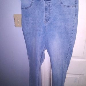 Women's light wash jeggings
